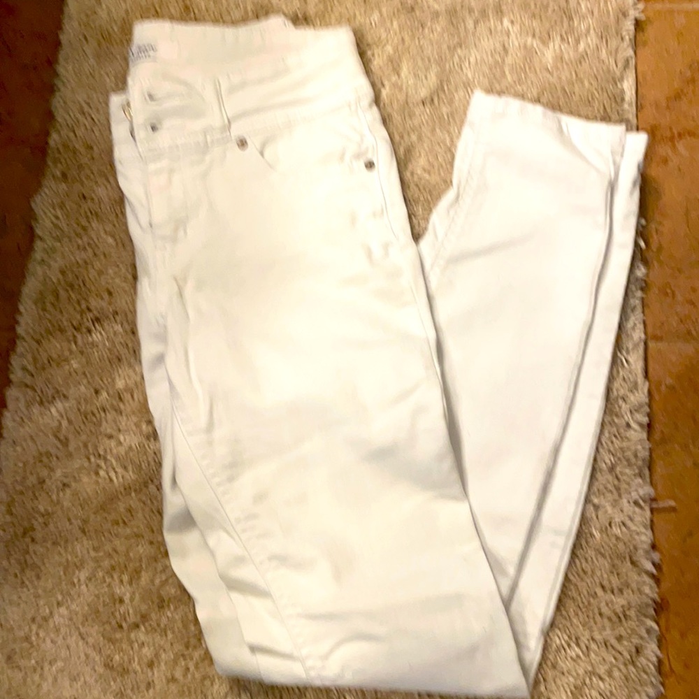 Women’s white stretch skinny jeans